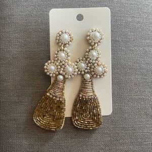 Handmade pearl and gold beaded champagne bottle earrings 🍾